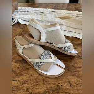 NWT Toms Sandals